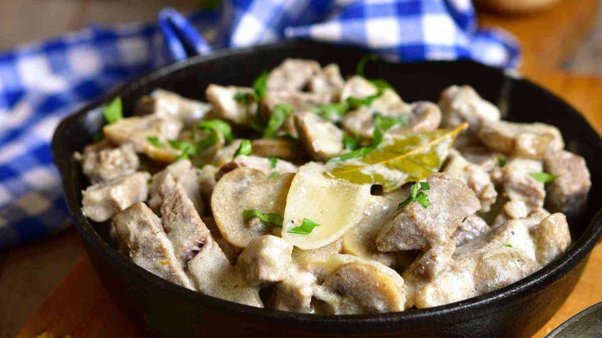 Картошка с грибами в духовке — 5 простых рецептов