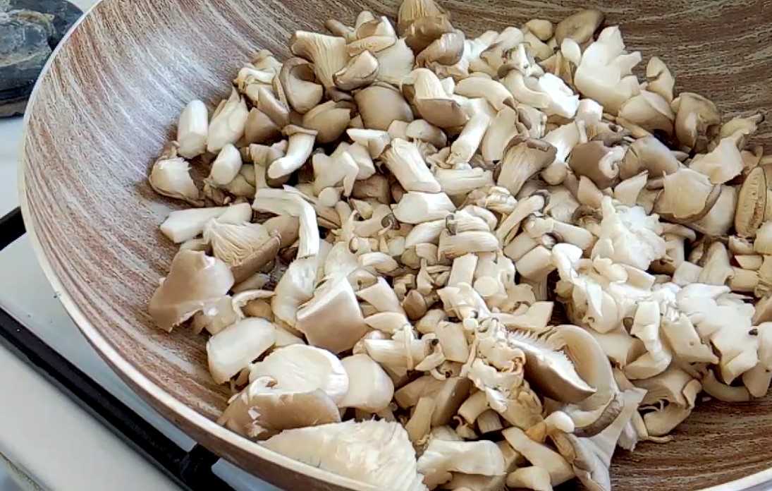 Капуста тушеная с грибами – 6 самых вкусных рецептов и видео
