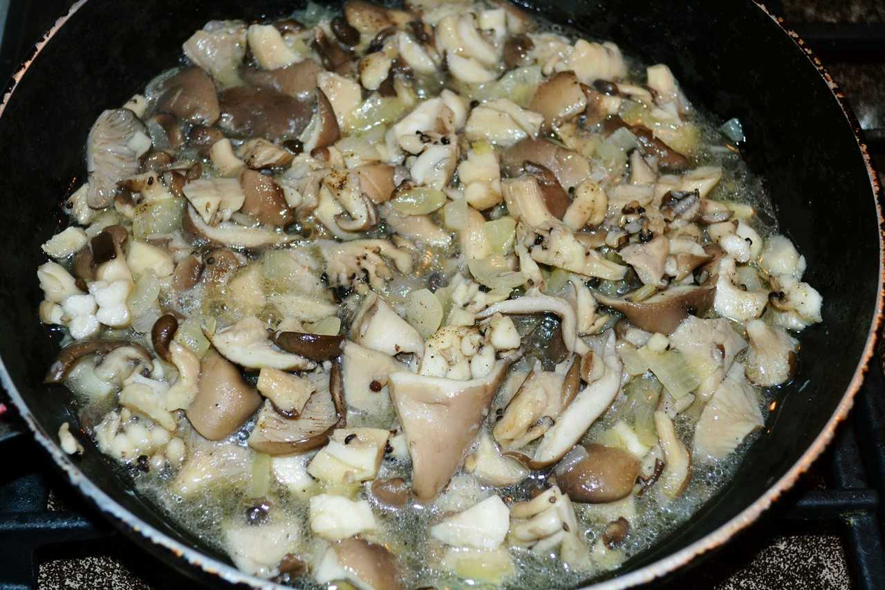 Как приготовить начинку для пирожков с грибами и капустой
